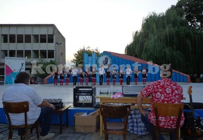 Закриха панаира в Оряхово с Дунавско хоро и заря