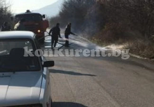 Разляха азотна киселина на обходния път на Враца