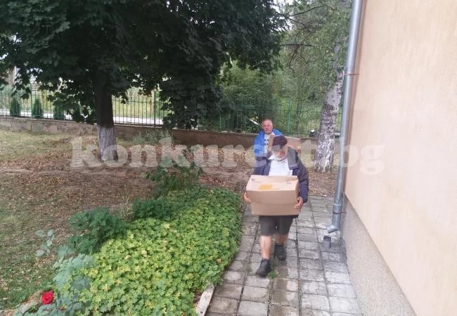 Сдружение направи дарения в дома за стари хора и ЦНСТ 3 в Мездра