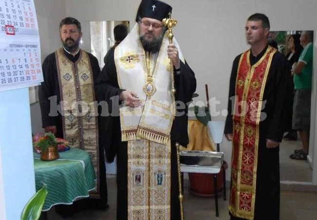 Григорий освети параклис в пенсионерски клуб СНИМКИ
