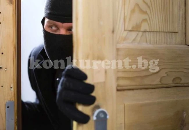 Арестуваха тийнейджъри за кражба от магазин