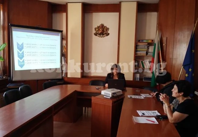 Ученици напускат класните стаи, бягат в чужбина