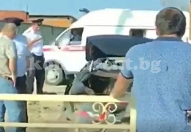 Сестрата и родителите на булка загинаха при страшна катастрофа, докато тя ги чакаше пред олтара (СНИМКИ/ВИДЕО 18+)
