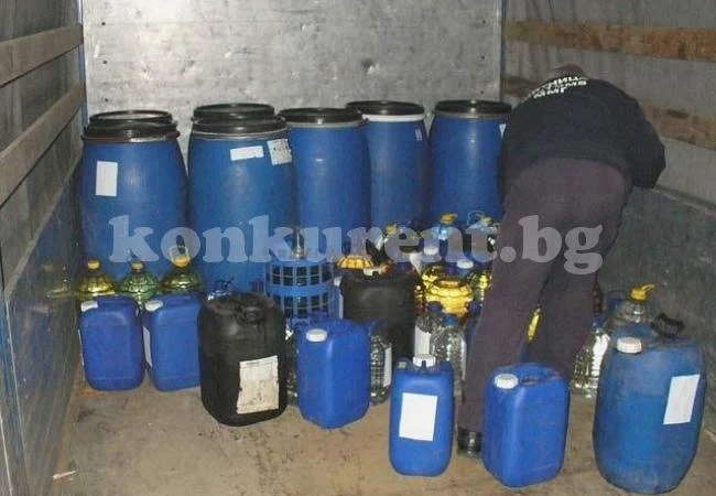 Митничари иззеха домашна ракия от селски магазин