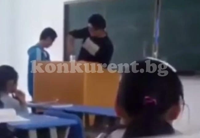 Даскал наби учениците си, не познавали добре класическата поезия (ВИДЕО 18+)