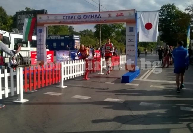Йоло впечатли с бягането си в щафетния маратон