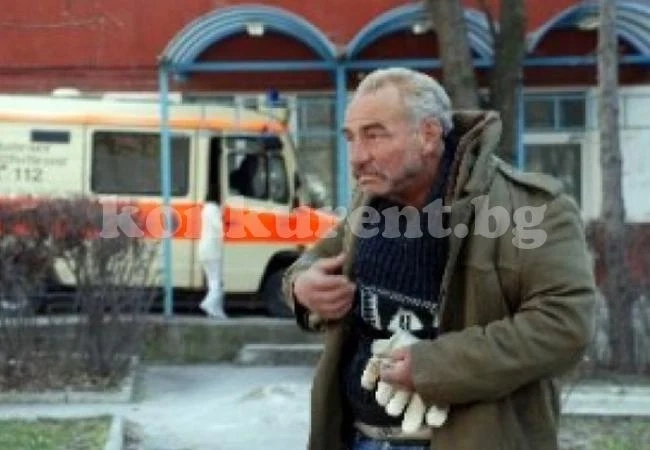 Куриоз! Пиян дядка се обърна с колата си, спъната от бордюр