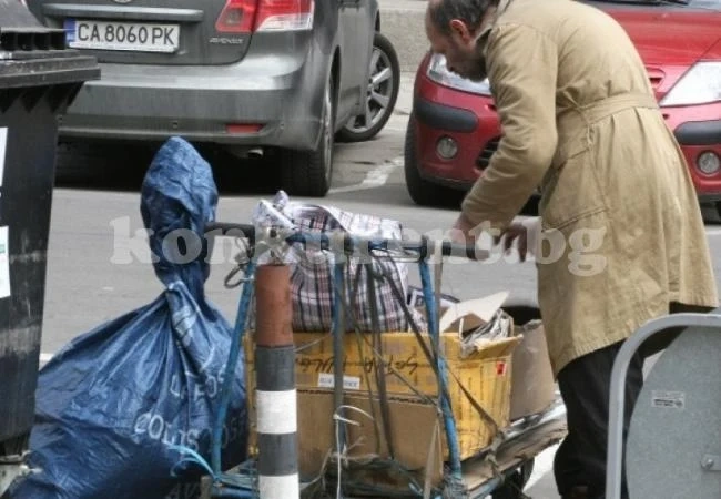 Баба видя внучето си в прегръдките на клошар и започна да пищи, но когато разбра какво е станало...