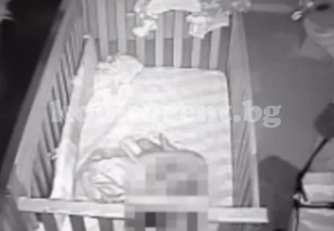 Зловещо ВИДЕО: Родители погледнаха кадри на бебешката стая, докато спят! Гледката ги потресе!