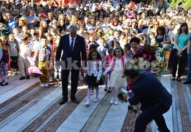 Кметът на Видин въведе първокласниците от СУ „Цар Симеон Велики“ в класните им стаи