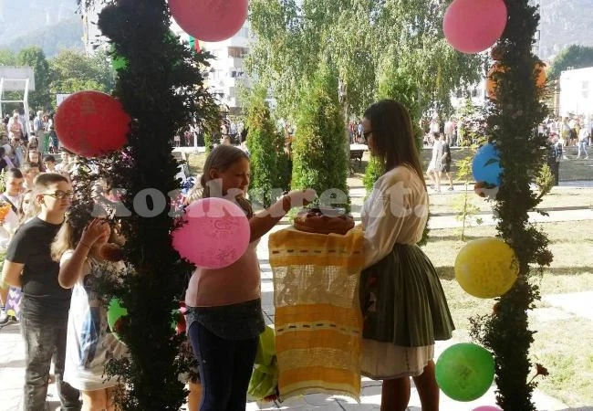 Близо 1000 ученика прекрачиха прага на Математическата гимназия