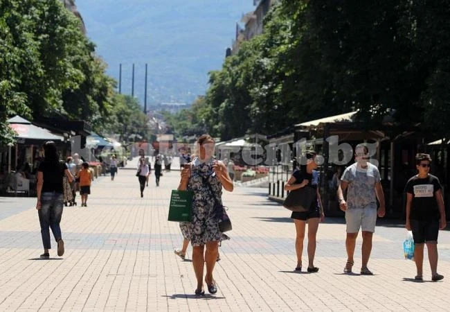 Чака ни слънчева и топла събота