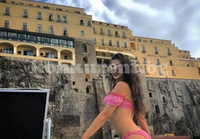 Райна нажежи страстите до червено с горещи СНИМКИ 18+ от Ботуша