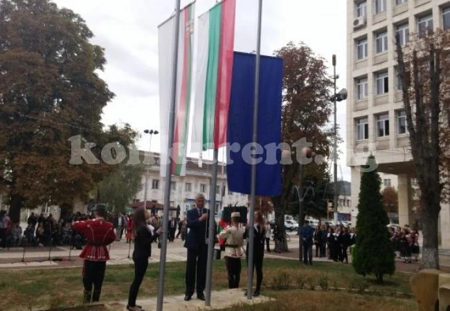Денят на независимостта беше отбелязан и в Мездра
