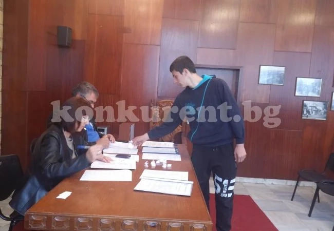 Тенис турнир събира малки и големи в Мездра