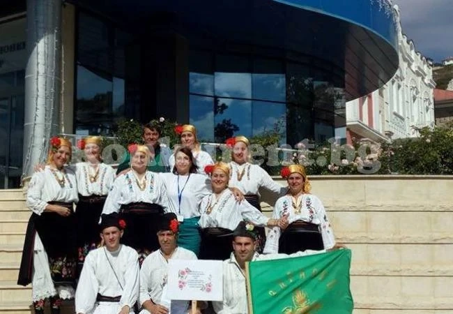 Танцов състав „Здравец“ от село Капитановци с първо място в Балчик