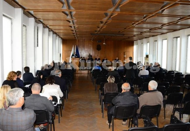 Съветници поправят грешка на парламента СНИМКИ