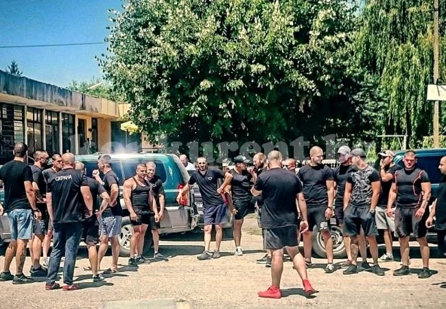 Квиц и бандата му вилнели, защото имали чадър, твърдят земеделци