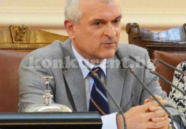 Шефът на Народното събрание Главчев и знакови депутати подкрепиха Добрев, не приемат оставката му