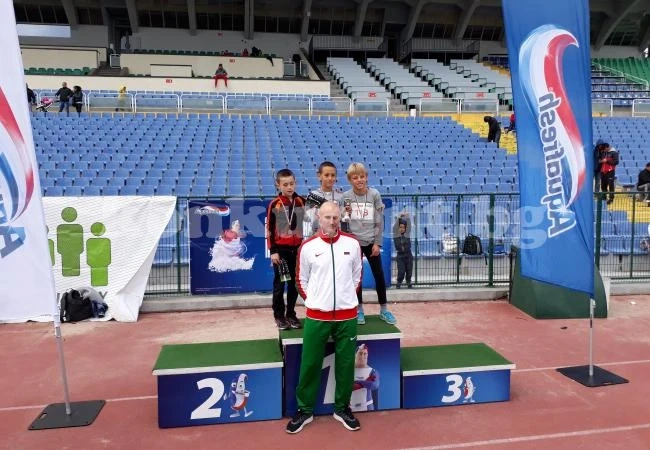 2 медала за възпитаник на Ивайло Младенов