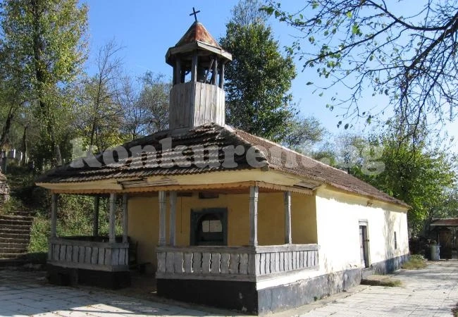 Освещават обновения храм в село Драганица