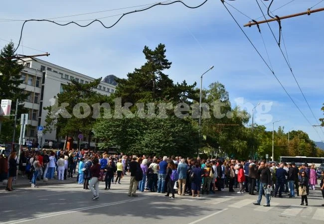 Протестиращите блокираха бул. \