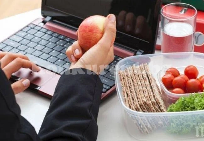 СЪРДЕЧЕН УДАР! Политическа журналистка почина след 159 часа извънреден труд