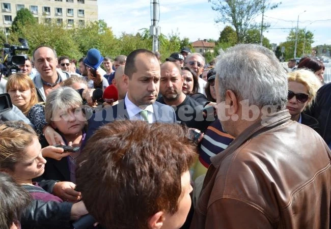 (Видео) Кметът Калин Каменов: Търсим начини за спасение на болницата
