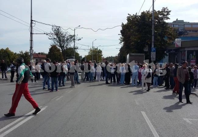 Нова блокада на бул. „Втори юни“ СНИМКИ