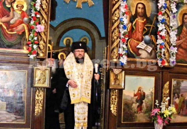 Владиката Григорий ще служи в обновен храм