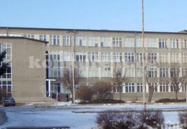Ученичка разби главата на съперничка в клас