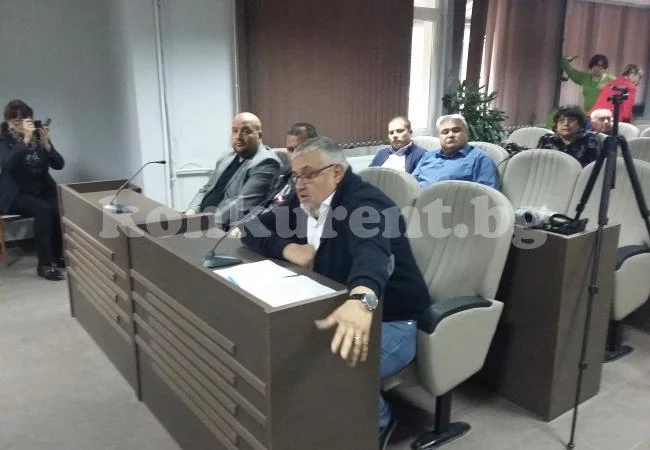 Борислав Банчев напусна сесията във Враца