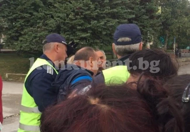 Пак скандал на протеста пред болницата СНИМКИ