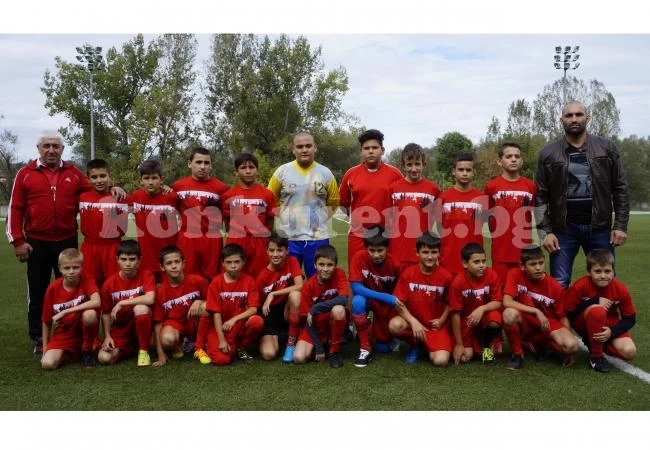 Околчица гази наред при U11 в зона „Враца”