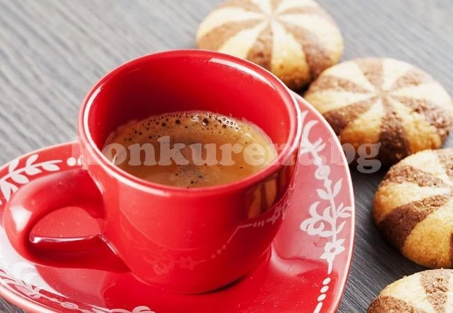 Пет „опасни“ храни, които да избягваме на работа