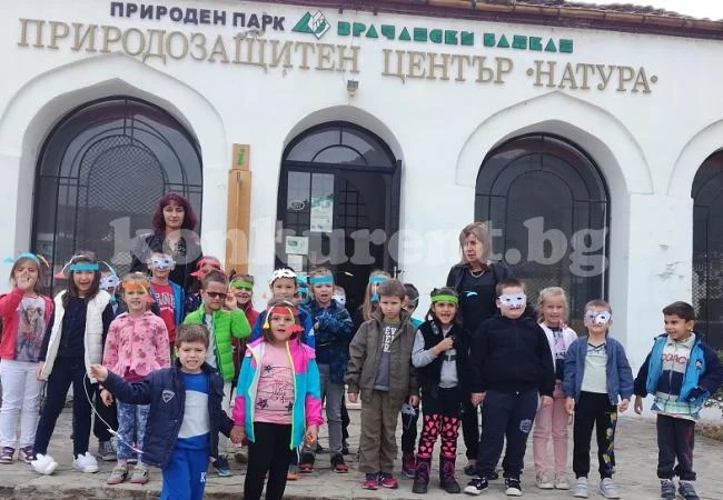 Малчугани научиха кой спи през зимата
