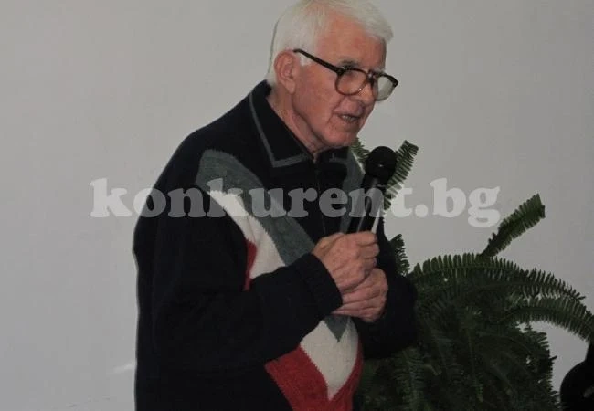 Десетки почитатели уважиха юбилея на Иван Пенев СНИМКИ