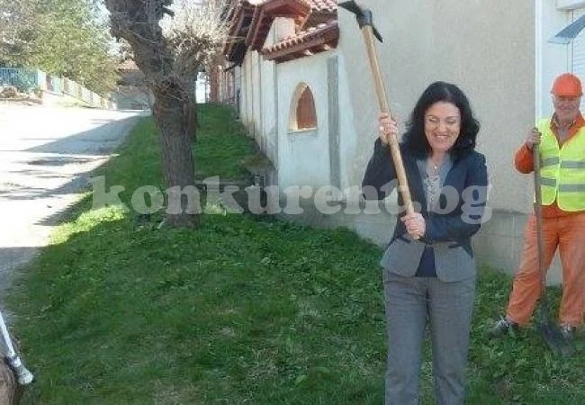 Наливат 300 бона в асфалт