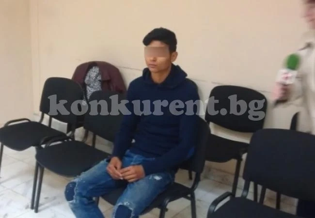 Ромът Атанас спука от бой учителя си в гимназията в Садово, но днес...