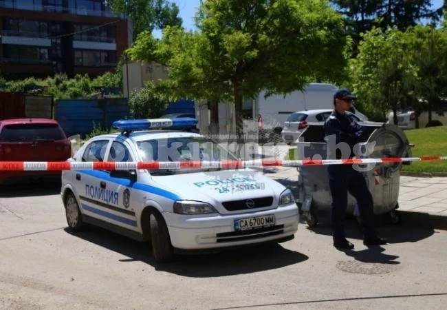 Зловеща сцена в Горна Оряховица! 34-годишна в локва кръв в парка, мъртво бебе в багажник на кола