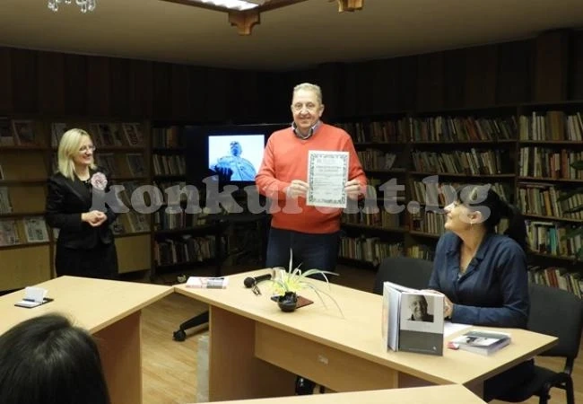 Петър Пунчев вдъхнови бъдещи журналисти с книгата „Вие сте тук”