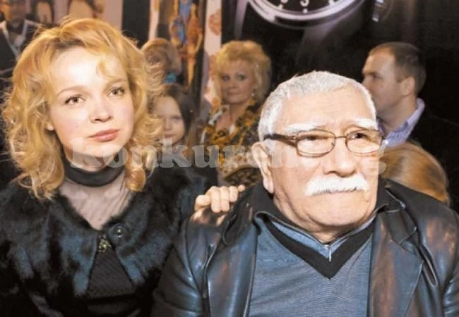 Млада трета съпруга опита да убие прочутия Армен Джигарханян
