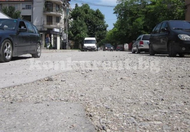 Спират движението по възлов булевард във Враца