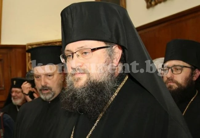 За първи път у нас: Владиката Григорий освещава лекарски престилки
