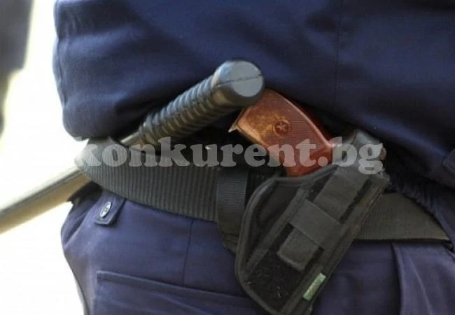 Мъж се оплете в лъжи пред ченгета заради счупено стъкло на кола