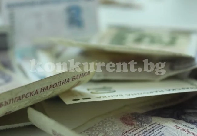 Непълнолетен задигна пари от къща, похарчи набързо част от тях