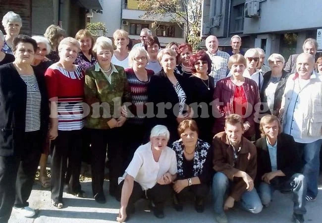 Бивши печатари се събраха около масата СНИМКИ