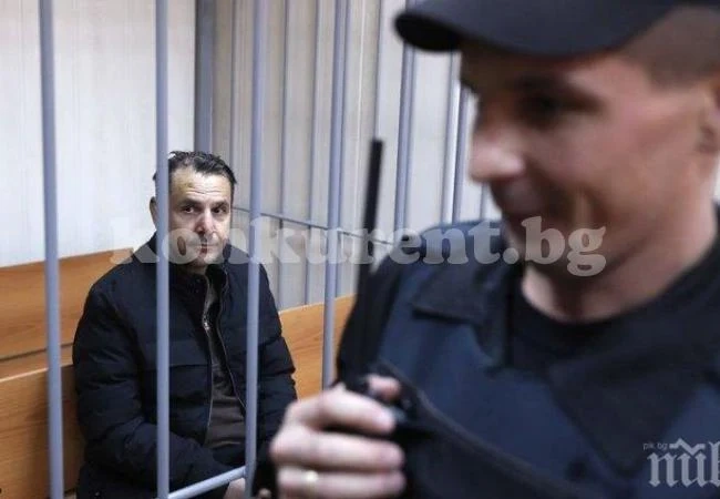 Вестник иска да въоръжи журналистите си след...