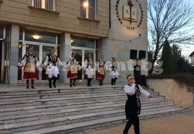 Николина Чакърдъкова стопли сърцата на стотици в Хайредин СНИМКИ