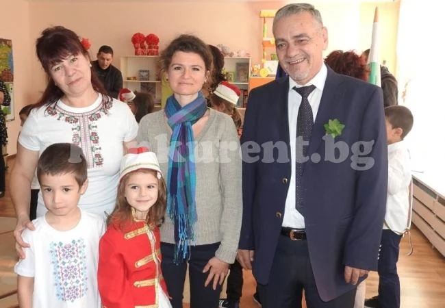 Евродепутатът Владимир Уручев бе гост на патриотичен празник в забавачница